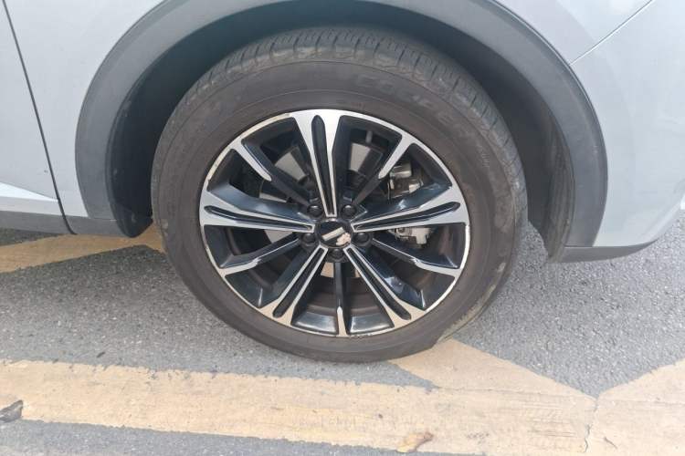 Used Wey VV6 2021 2.0T Two-Wheel Drive Smart Plus Right Front Wheel Hub