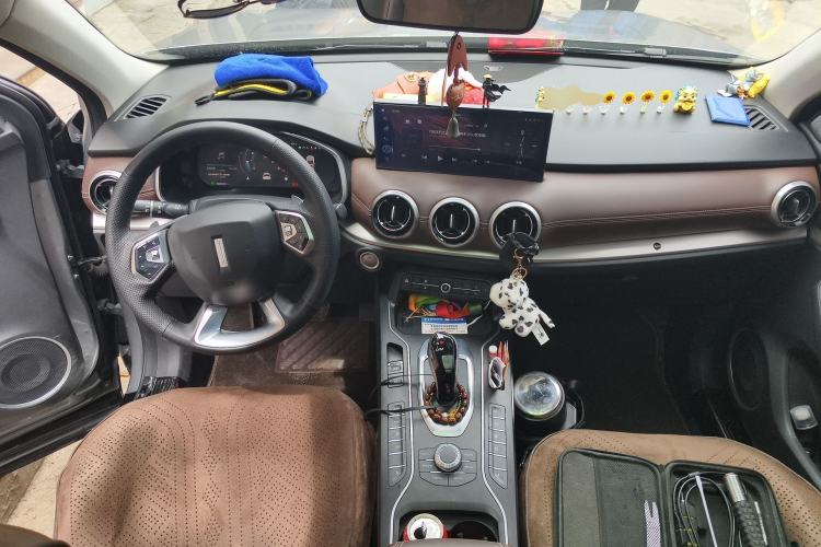 Used Wey VV6 2021 2.0T Two-Wheel Drive Smart Plus Center Console