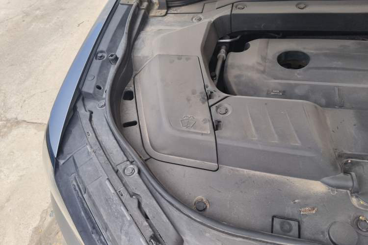 Used Wey VV6 2021 2.0T Two-Wheel Drive Smart Plus Engine Bay Right