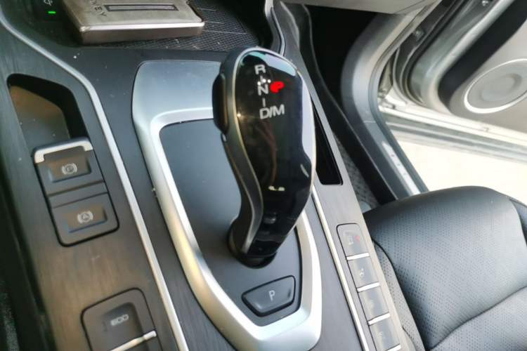 Used Wey VV6 2021 2.0T Two-Wheel Drive Smart Plus Gear Lever