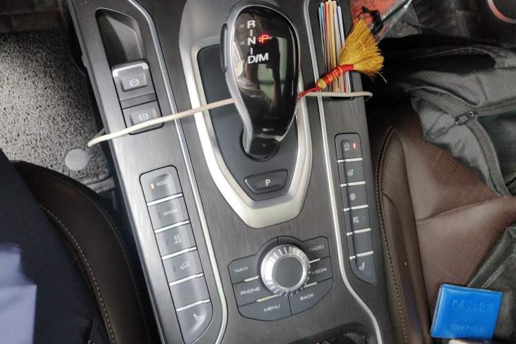 Used Wey VV6 2021 2.0T Two-Wheel Drive Smart Plus Gear Lever