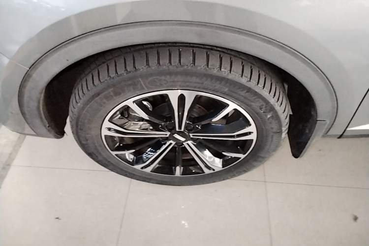 Used Wey VV6 2021 2.0T Two-Wheel Drive Smart Plus Left Front Wheel Hub