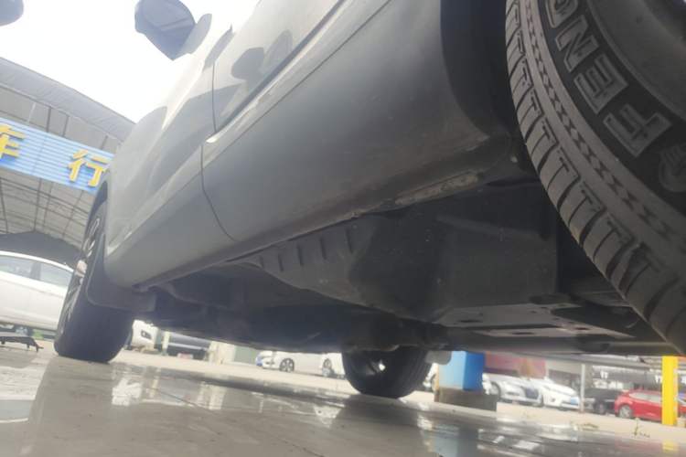 Used Wey VV6 2021 2.0T Two-Wheel Drive Smart Plus Left Side Sill