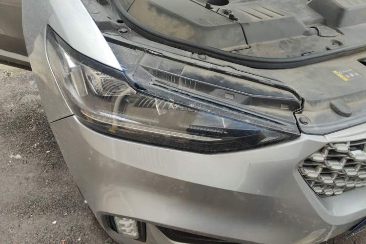 Used Wey VV6 2021 2.0T Two-Wheel Drive Smart Plus Right Front Headlight