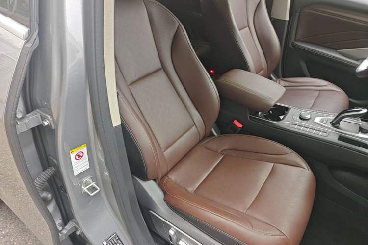 Used Wey VV6 2021 2.0T Two-Wheel Drive Smart Protection+ Right Front Seat