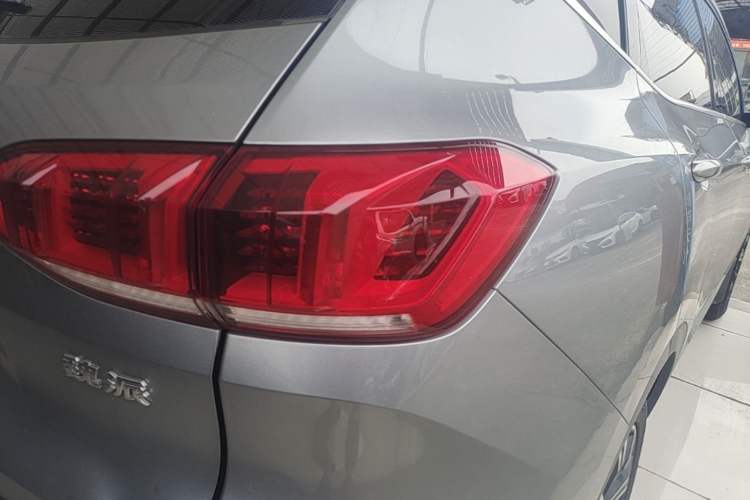 Used Wey VV6 2021 2.0T Two-Wheel Drive Smart Plus Right Rear Taillight