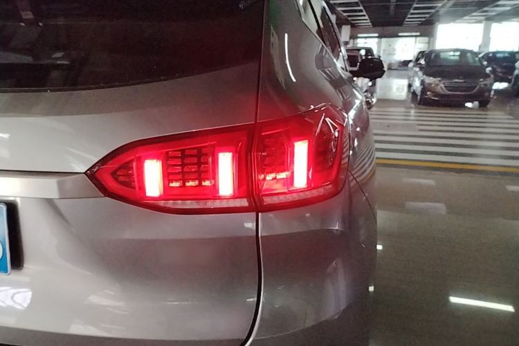Used Wey VV6 2021 2.0T Two-Wheel Drive Smart Plus Right Rear Taillight