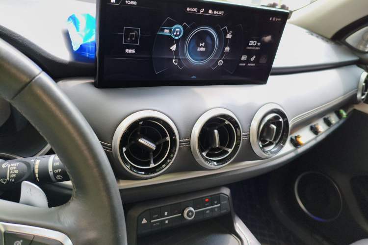 Used Wey VV6 2021 2.0T Two-Wheel Drive Smart Protection+ Audio And AC Panel