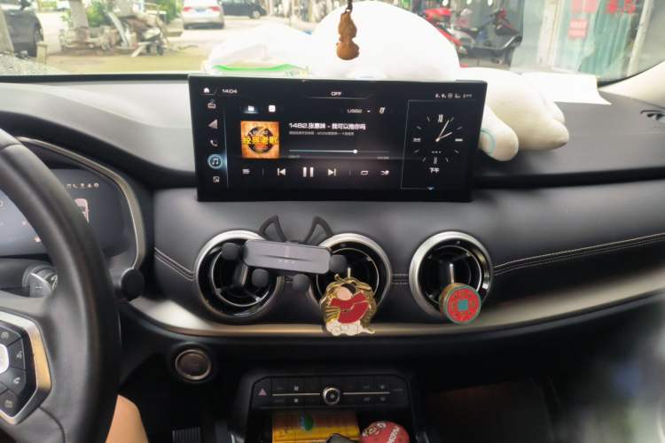 Used Wey VV6 2021 2.0T Two-Wheel Drive Smart Plus Audio And AC Panel