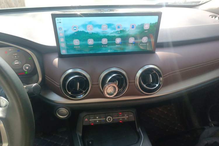 Used Wey VV6 2021 2.0T Two-Wheel Drive Smart Plus Audio And AC Panel