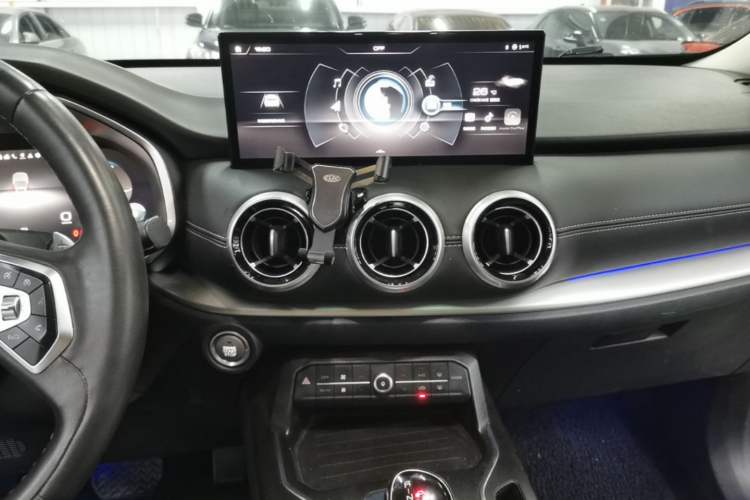 Used Wey VV6 2021 2.0T Two-Wheel Drive Smart Protection+ Audio And AC Panel