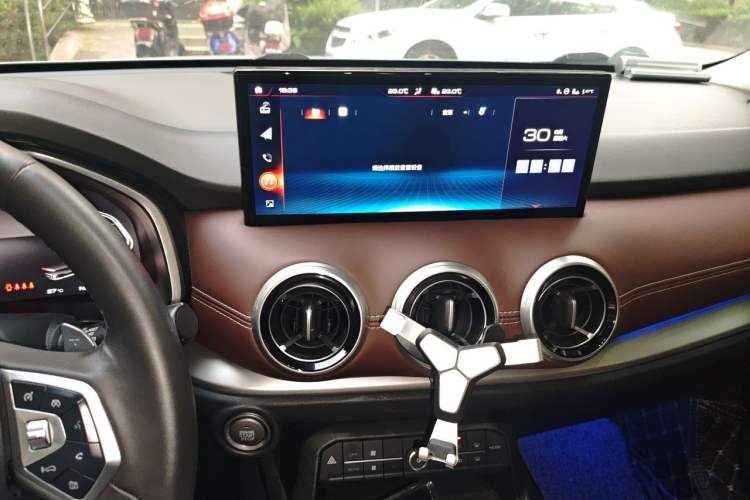 Used Wey VV6 2021 2.0T Two-Wheel Drive Smart Plus Audio And AC Panel