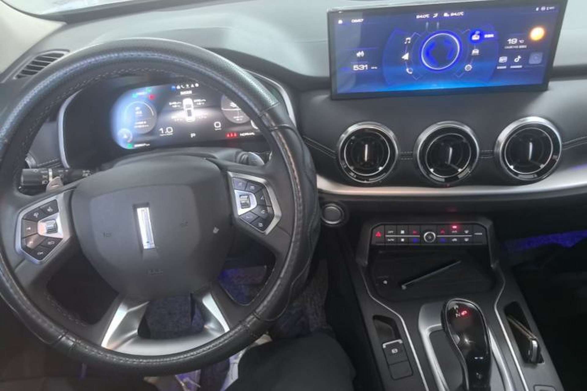 Used Wey VV6 2021 2.0T Two-Wheel Drive Smart Plus Center Console