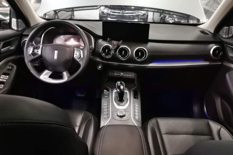 Used Wey VV6 2021 2.0T Two-Wheel Drive Smart Protection+ Center Console