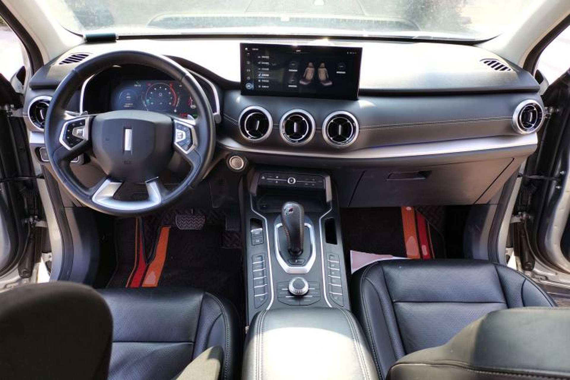 Used Wey VV6 2021 2.0T Two-Wheel Drive Smart Plus Center Console