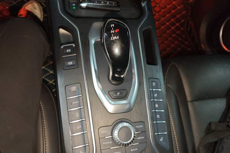 Used Wey VV6 2021 2.0T Two-Wheel Drive Smart Plus Gear Lever