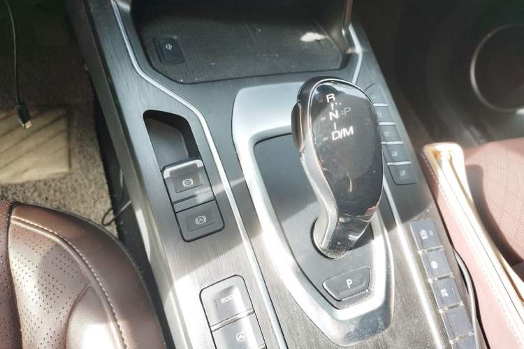 Used Wey VV6 2021 2.0T All-Wheel Drive Zhiyu+ Gear Lever