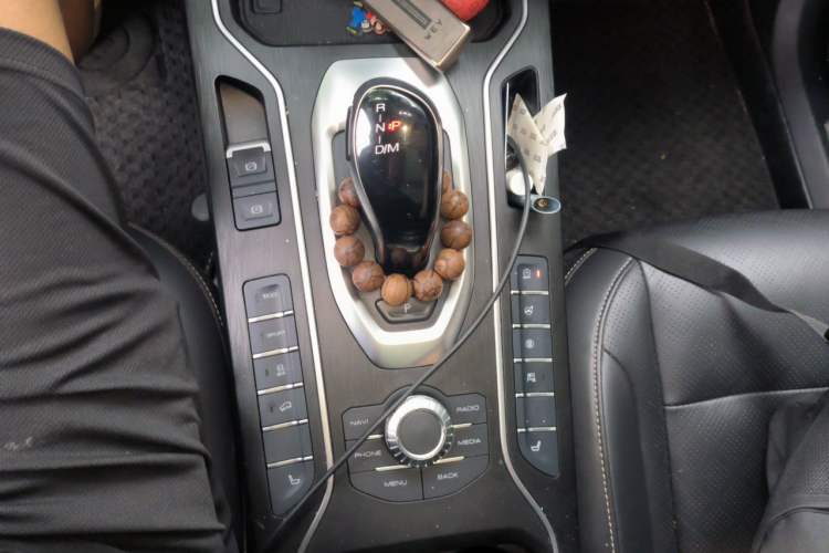 Used Wey VV6 2021 2.0T Two-Wheel Drive Smart Plus Gear Lever