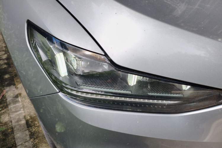Used Wey VV6 2021 2.0T Two-Wheel Drive Smart Protection+ Right Front Headlight