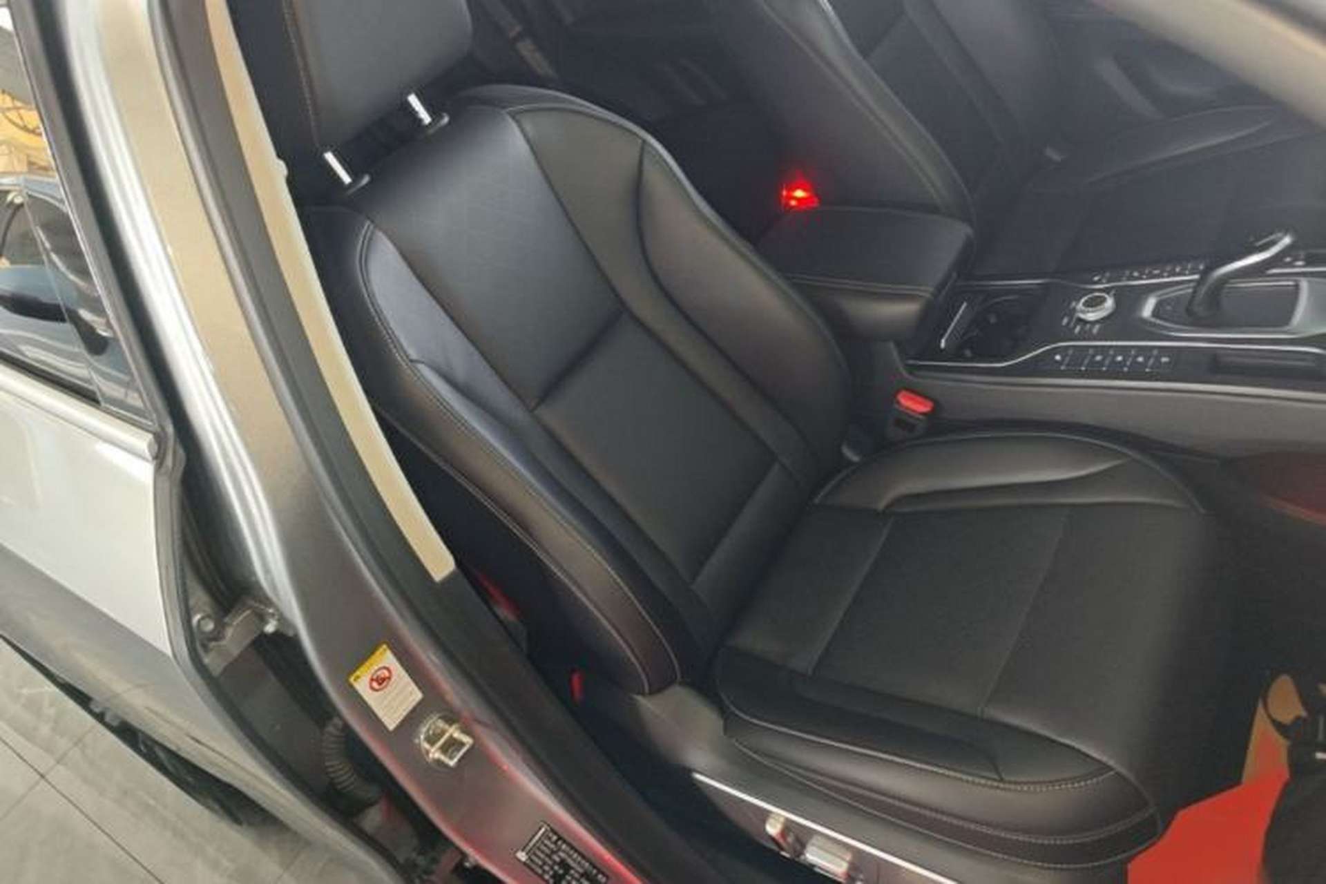Used Wey VV6 2021 2.0T Two-Wheel Drive Smart Protection+ Right Front Seat