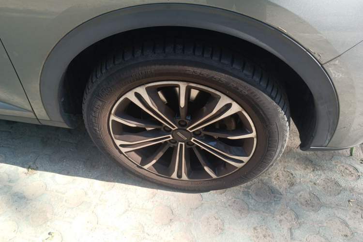 Used Wey VV6 2021 2.0T Two-Wheel Drive Smart Plus Right Front Wheel Hub