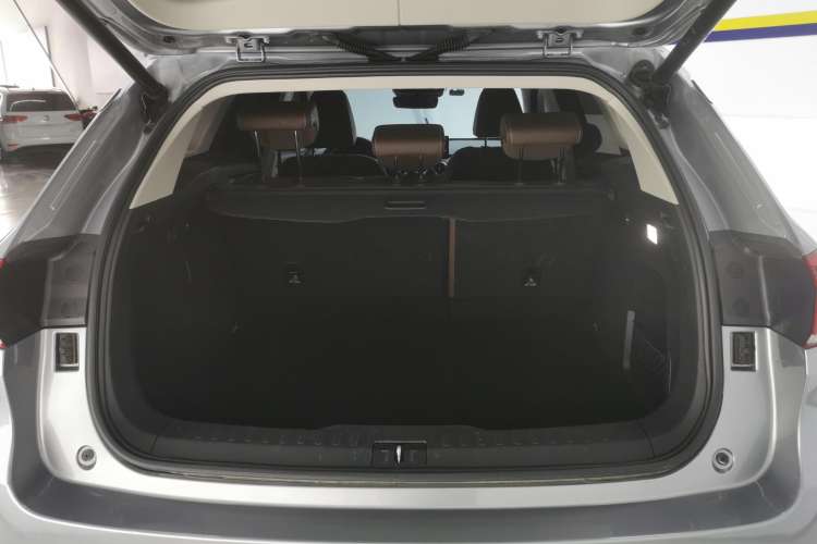 Used Wey VV6 2021 2.0T Two-Wheel Drive Smart Plus Trunk