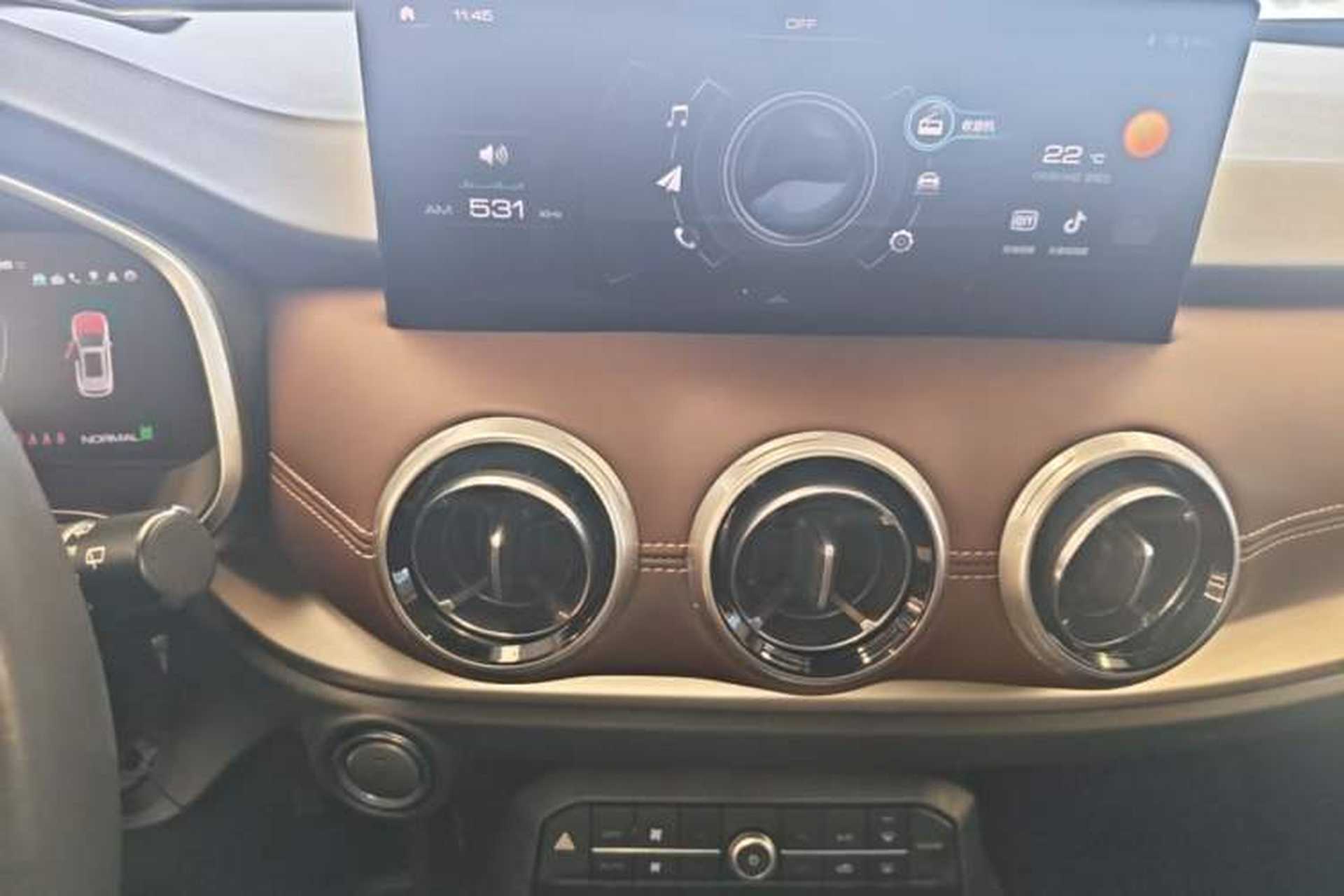 Used Wey VV6 2021 2.0T Two-Wheel Drive Smart Plus Audio And AC Panel
