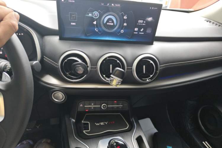 Used Wey VV6 2021 2.0T Two-Wheel Drive Smart Plus Audio And AC Panel