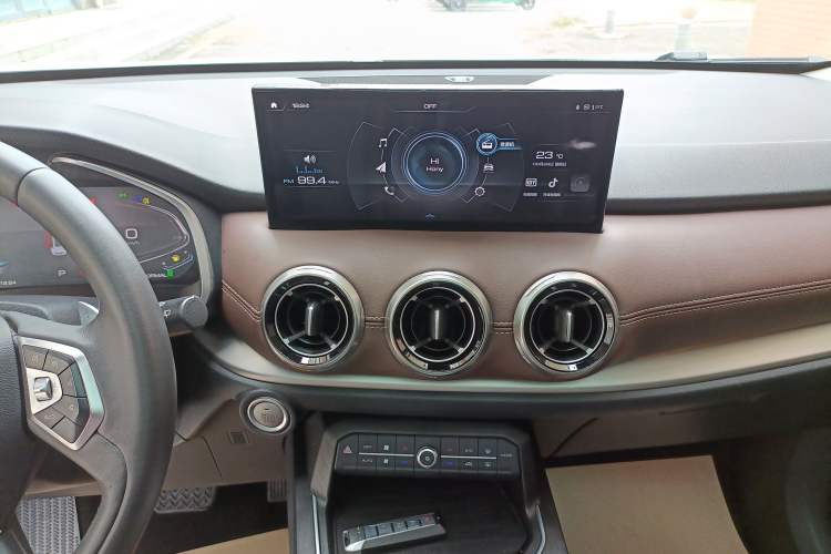 Used Wey VV6 2021 2.0T Two-Wheel Drive Smart Protection+ Audio And AC Panel