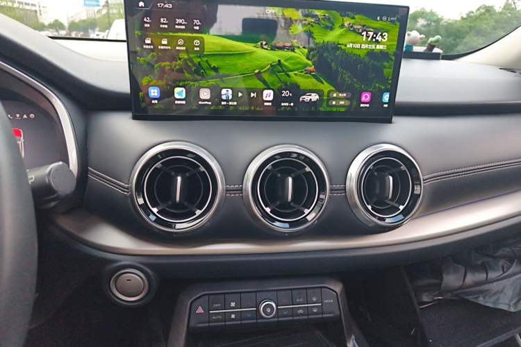 Used Wey VV6 2021 2.0T Two-Wheel Drive Smart Plus Audio And AC Panel