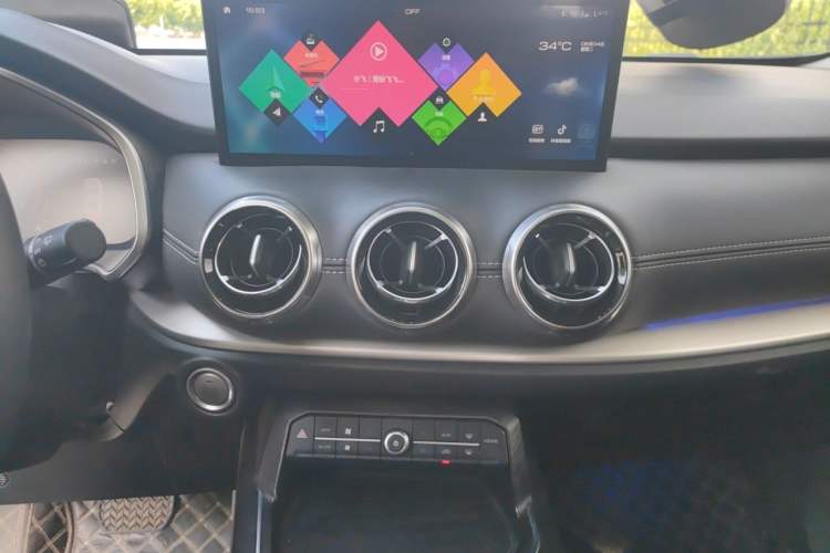 Used Wey VV6 2021 2.0T Two-Wheel Drive Smart Protection+ Audio And AC Panel