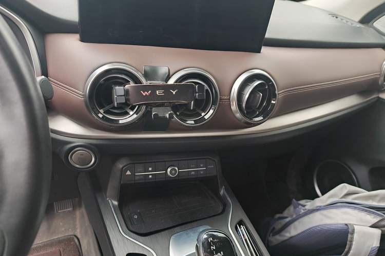 Used Wey VV6 2021 2.0T Two-Wheel Drive Smart Plus Audio And AC Panel