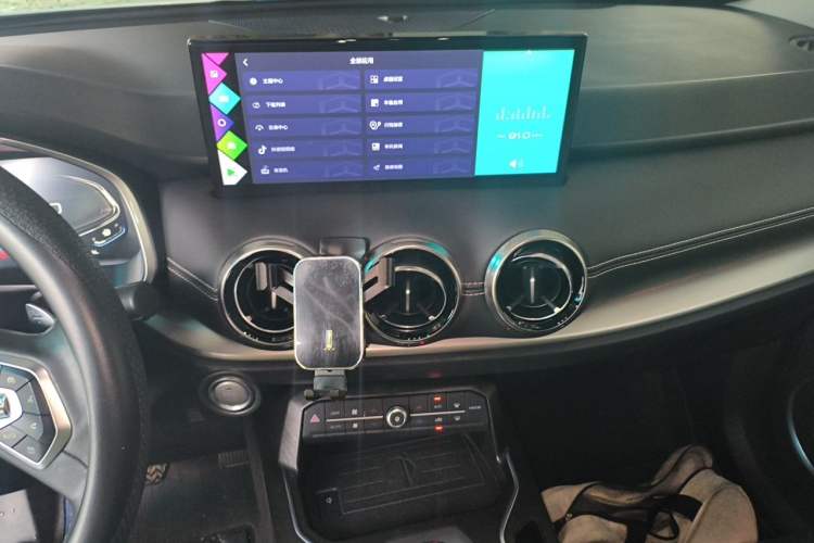 Used Wey VV6 2021 2.0T Two-Wheel Drive Smart Plus Audio And AC Panel