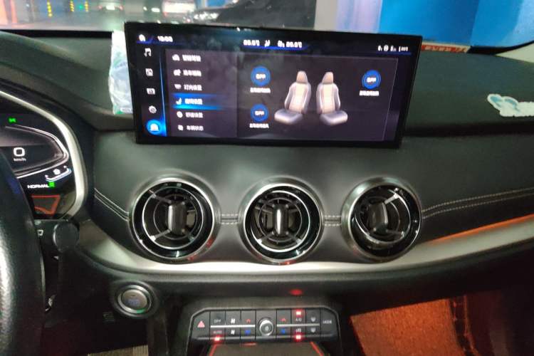 Used Wey VV6 2021 2.0T Two-Wheel Drive Smart Plus Audio And AC Panel