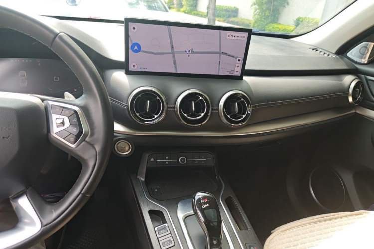 Used Wey VV6 2021 2.0T Two-Wheel Drive Smart Plus Audio And AC Panel