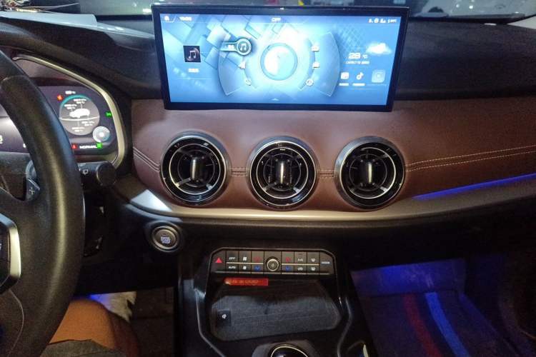 Used Wey VV6 2021 2.0T Two-Wheel Drive Smart Plus Audio And AC Panel