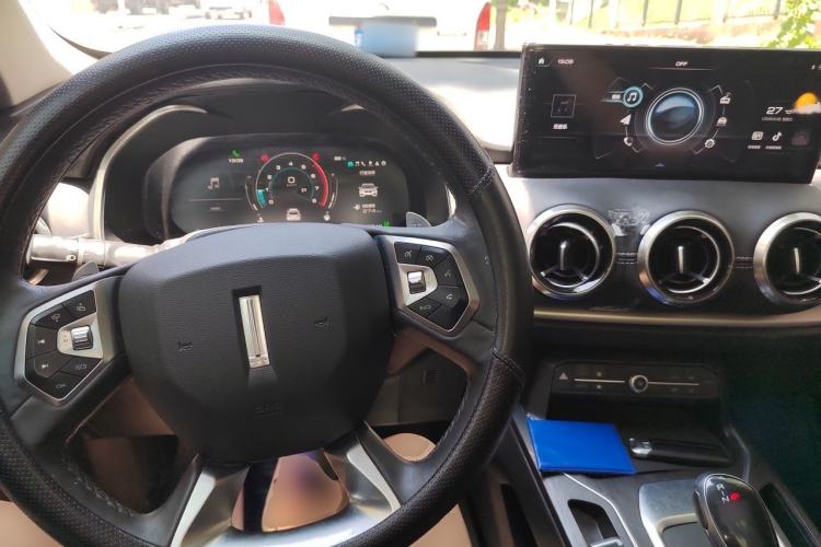 Used Wey VV6 2021 2.0T Two-Wheel Drive Smart Protection+ Center Console