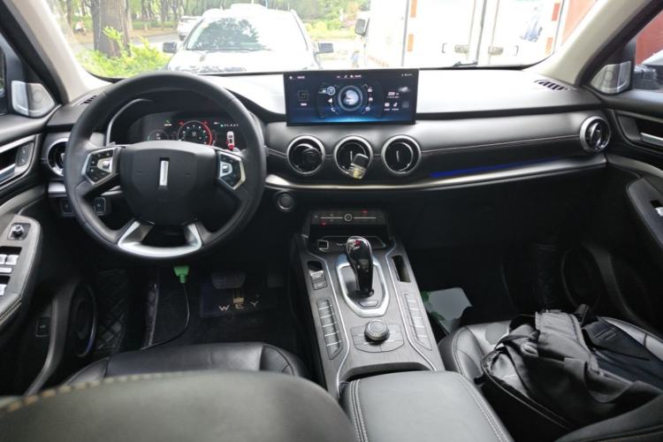 Used Wey VV6 2021 2.0T Two-Wheel Drive Smart Plus Center Console