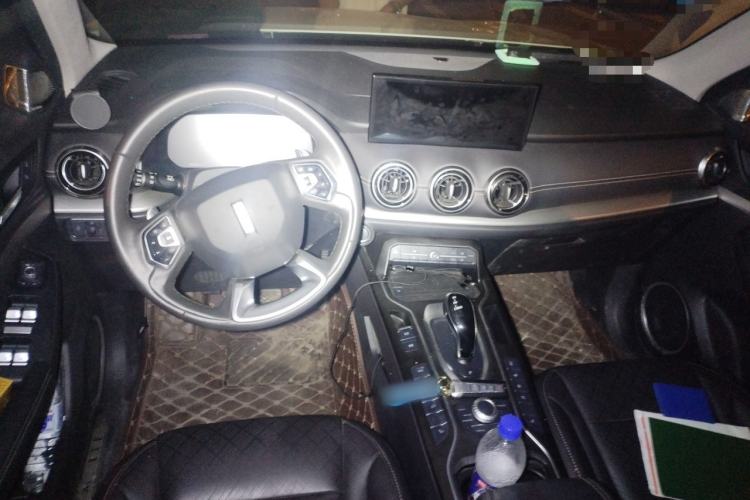 Used Wey VV6 2021 2.0T Two-Wheel Drive Smart Plus Center Console