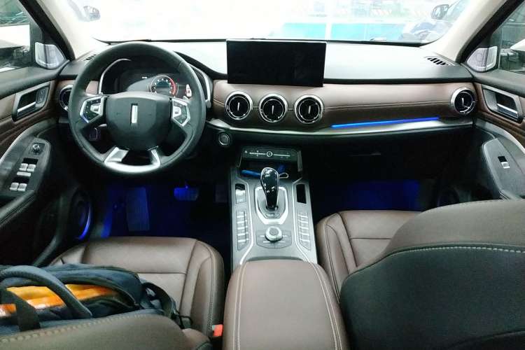 Used Wey VV6 2021 2.0T Two-Wheel Drive Smart Plus Center Console