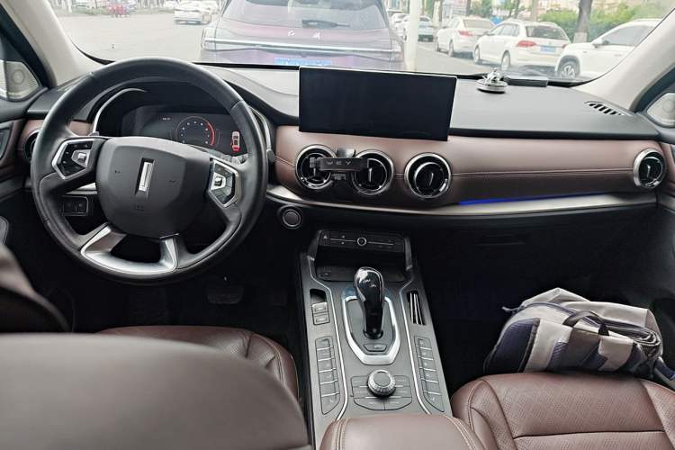 Used Wey VV6 2021 2.0T Two-Wheel Drive Smart Plus Center Console