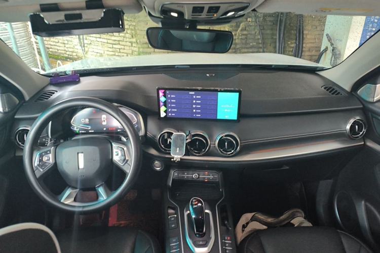 Used Wey VV6 2021 2.0T Two-Wheel Drive Smart Plus Center Console