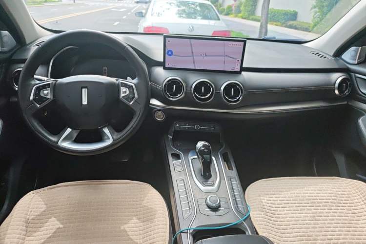 Used Wey VV6 2021 2.0T Two-Wheel Drive Smart Plus Center Console