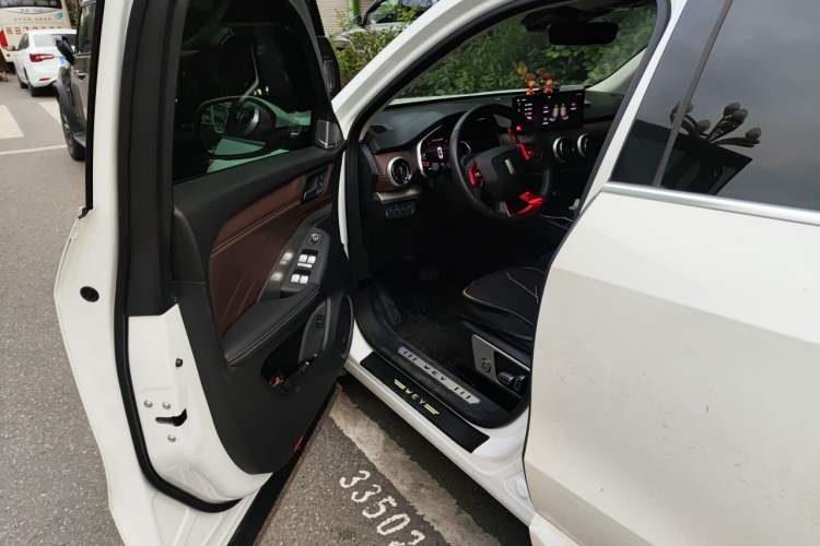 Used Wey VV6 2021 2.0T Two-Wheel Drive Smart Plus Driver Seat