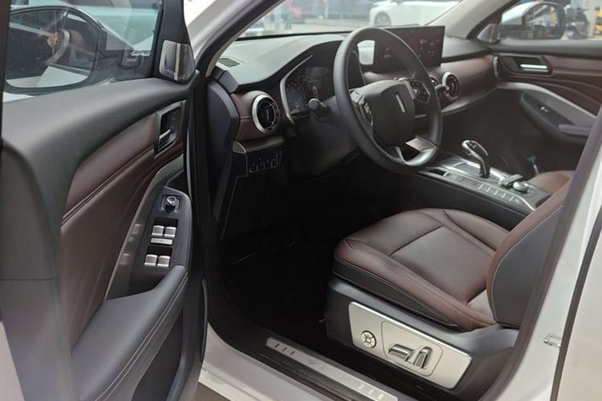Used Wey VV6 2021 2.0T Two-Wheel-Drive Child-Care Edition Driver Seat