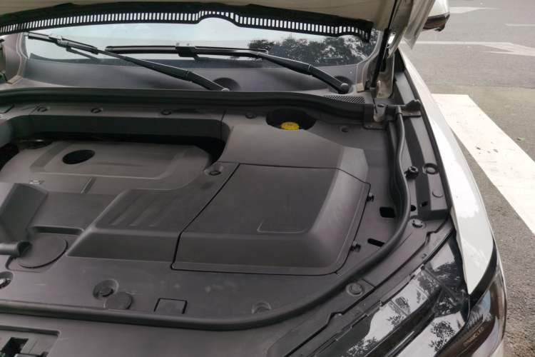 Used Wey VV6 2021 2.0T Two-Wheel Drive Smart Plus Engine Bay Left