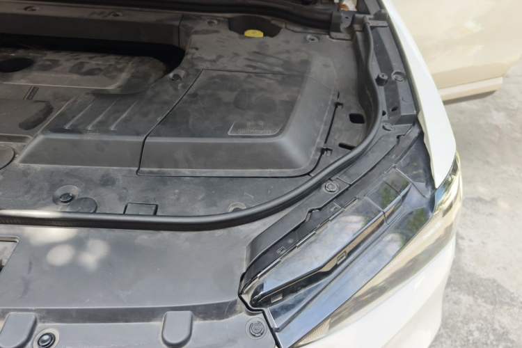 Used Wey VV6 2021 2.0T Two-Wheel Drive Smart Protection+ Engine Bay Left