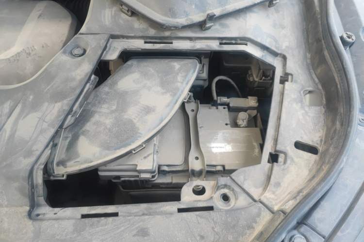 Used Wey VV6 2021 2.0T Two-Wheel Drive Smart Protection+ Engine Bay Left