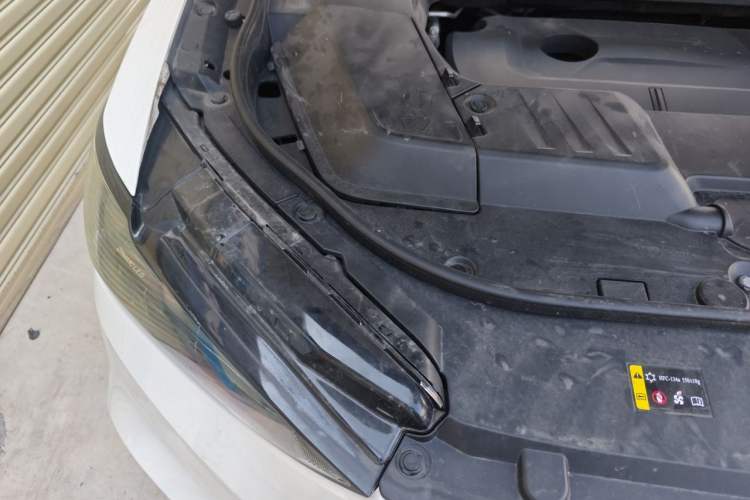 Used Wey VV6 2021 2.0T Two-Wheel Drive Smart Protection+ Engine Bay Right