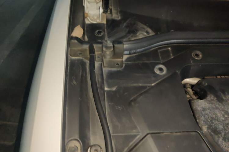 Used Wey VV6 2021 2.0T Two-Wheel Drive Smart Protection+ Engine Bay Right